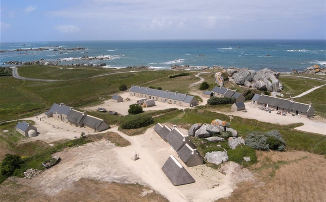 Village de Ménéham près du Camping Plage de Ménéham, camping bord de mer, location emplacement tente, caravane et camping-car, location toile meublée, aire de camping-car, location de mobil home, à Kerlouan dans le Finistère - Bretagne