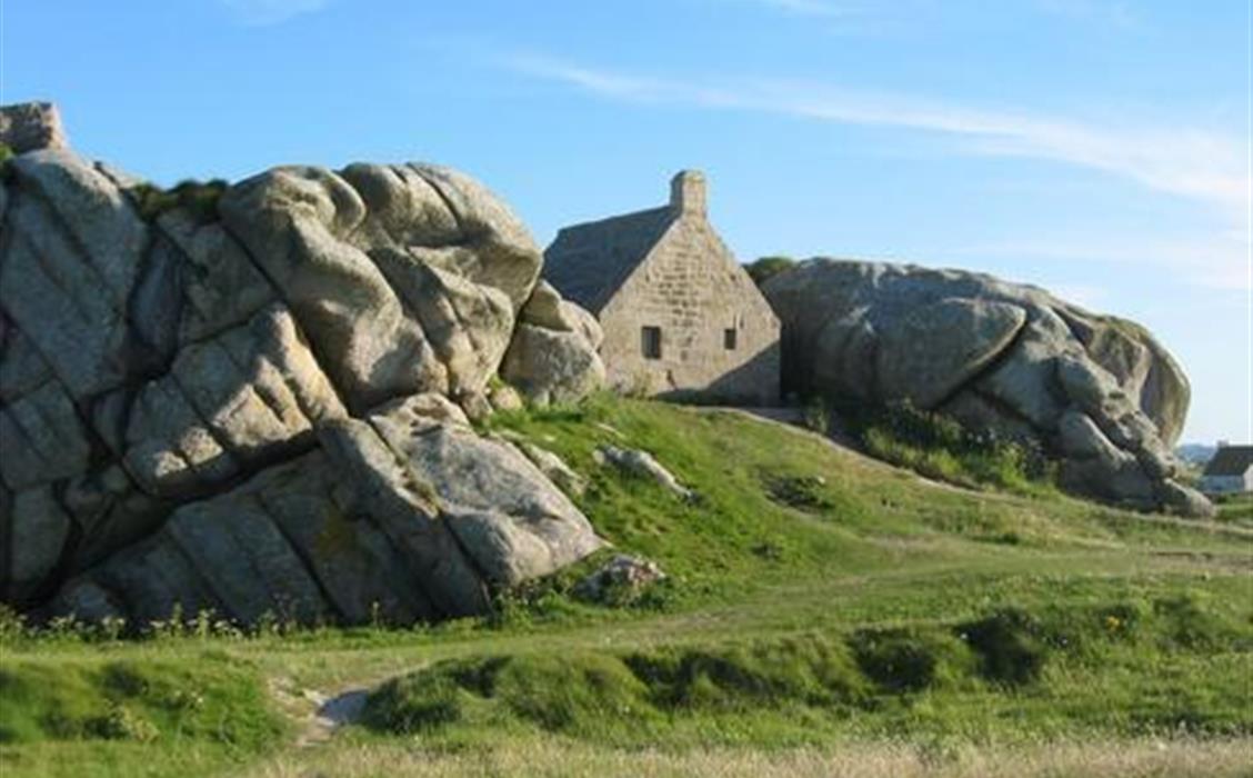 Village de Ménéham près du Camping Plage de Ménéham, camping bord de mer, location emplacement tente, caravane et camping-car, location toile meublée, aire de camping-car, location de mobil home, à Kerlouan dans le Finistère - Bretagne