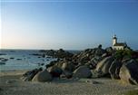 Phare de Pontusval près du Camping Plage de Ménéham, camping bord de mer, location emplacement tente, caravane et camping-car, location toile meublée, aire de camping-car, location de mobil home, à Kerlouan dans le Finistère - Bretagne