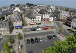 Lesneven près du Camping Plage de Ménéham, camping bord de mer, location emplacement tente, caravane et camping-car, location toile meublée, aire de camping-car, location de mobil home, à Kerlouan dans le Finistère - Bretagne