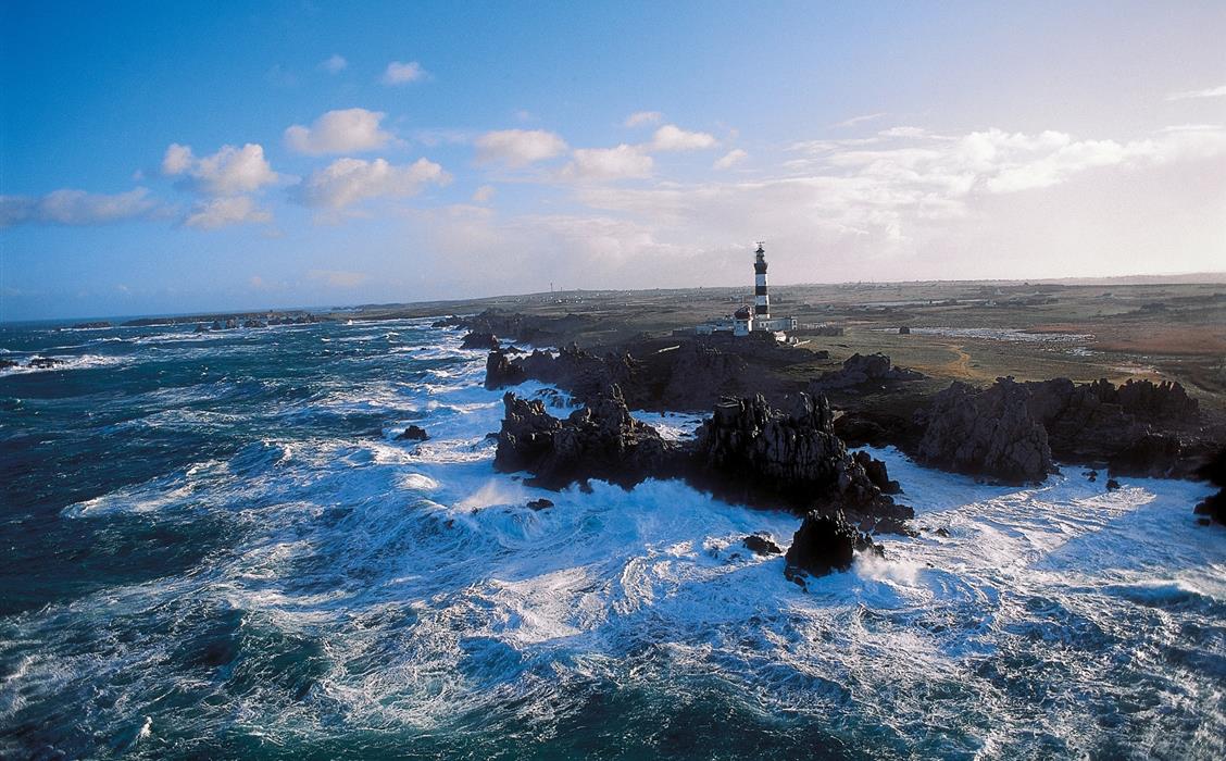 Ouessant près du Camping Plage de Meneham, camping bord de mer, location emplacement tente, caravane et camping-car, location toile meublée, aire de camping-car, location de mobil home, à Kerlouan dans le Finistère - Bretagne