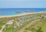 Camping Plage de Meneham, camping résidentiel, camping bord de mer, location emplacement tente, caravane et camping-car, location toile meublée, aire de camping-car, à Kerlouan dans le Finistère - Bretagne