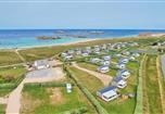 Camping Plage de Meneham, camping résidentiel, camping bord de mer, location emplacement tente, caravane et camping-car, location toile meublée, aire de camping-car, à Kerlouan dans le Finistère - Bretagne