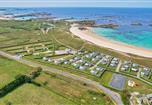 Camping Plage de Meneham, camping résidentiel, camping bord de mer, location emplacement tente, caravane et camping-car, location toile meublée, aire de camping-car, à Kerlouan dans le Finistère - Bretagne