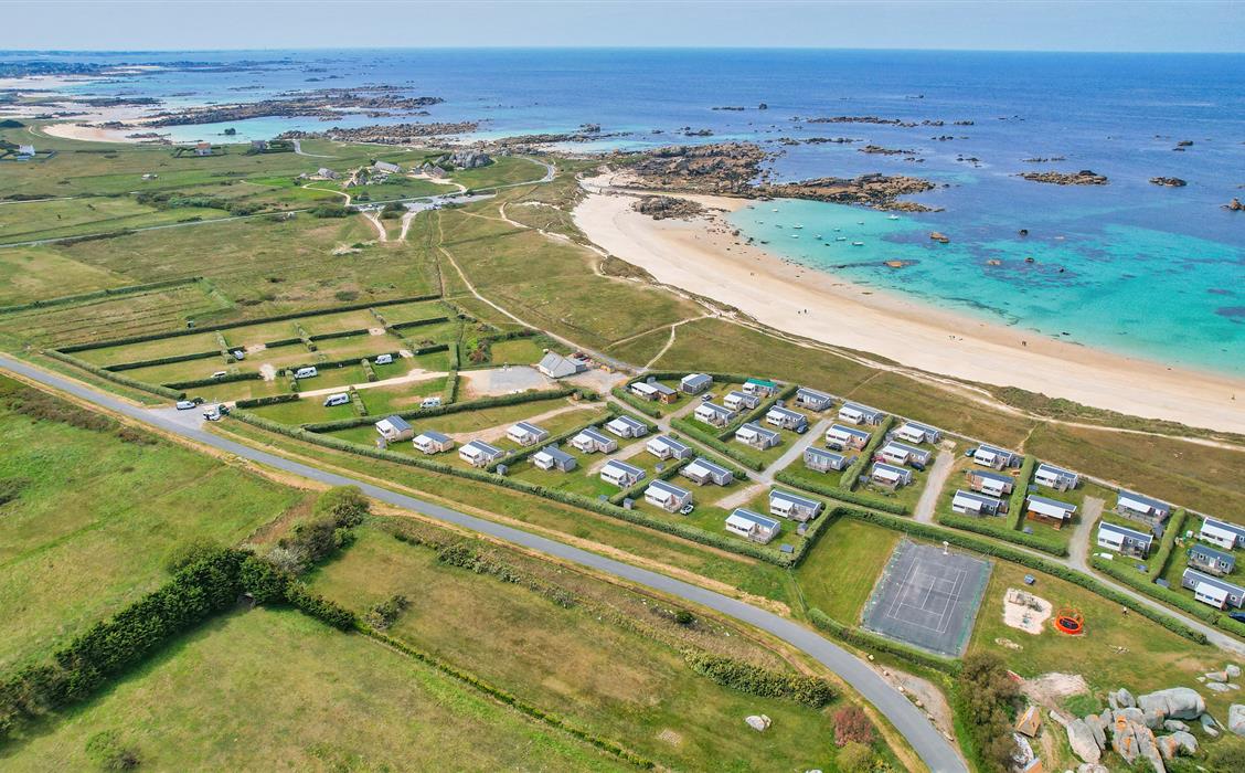 Camping Plage de Meneham, camping résidentiel, camping bord de mer, location emplacement tente, caravane et camping-car, location toile meublée, aire de camping-car, à Kerlouan dans le Finistère - Bretagne