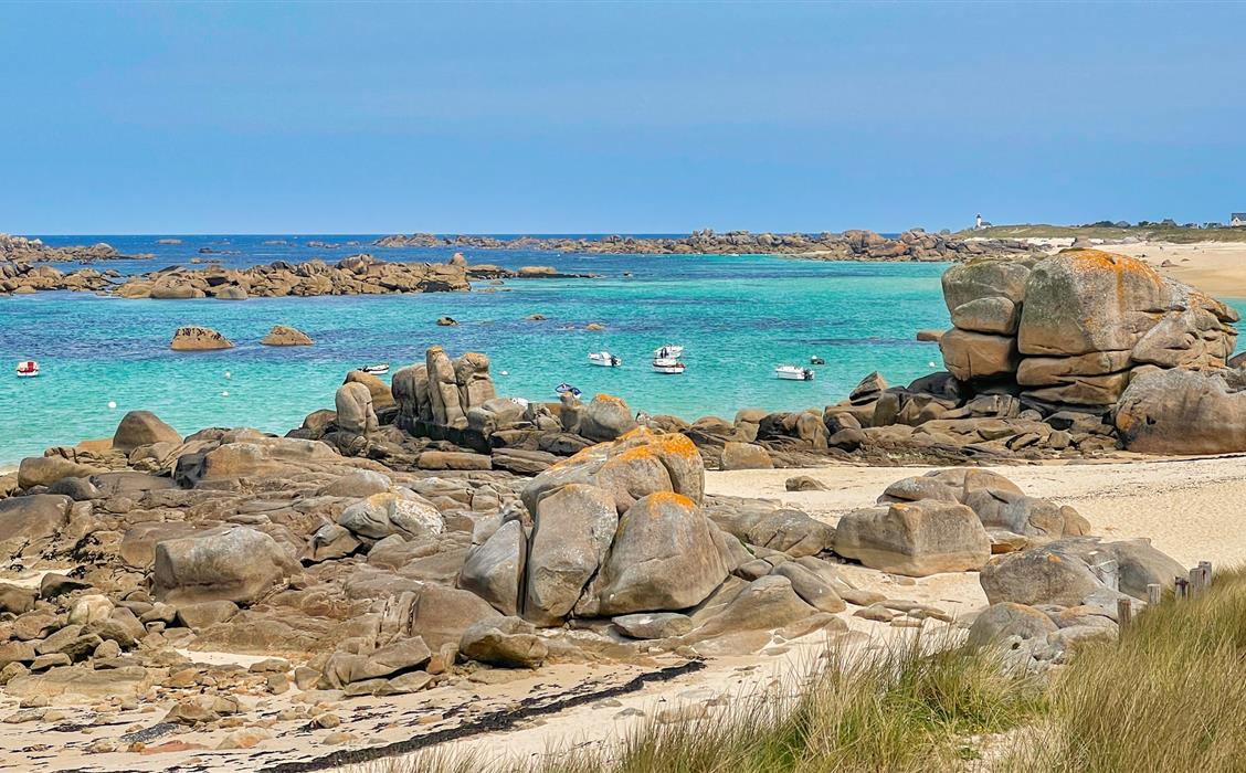 Camping Plage de Meneham, camping résidentiel, camping bord de mer, location emplacement tente, caravane et camping-car, location toile meublée, aire de camping-car, à Kerlouan dans le Finistère - Bretagne