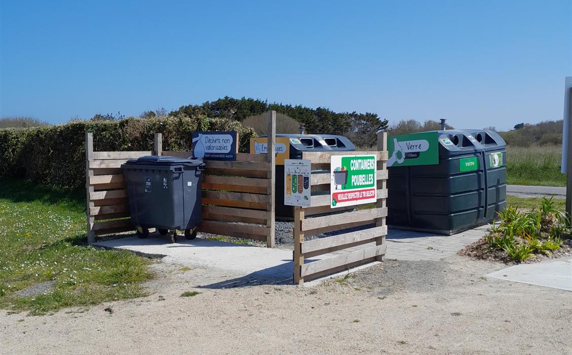 Aire de camping car  kerlouan avec son tri seléctif